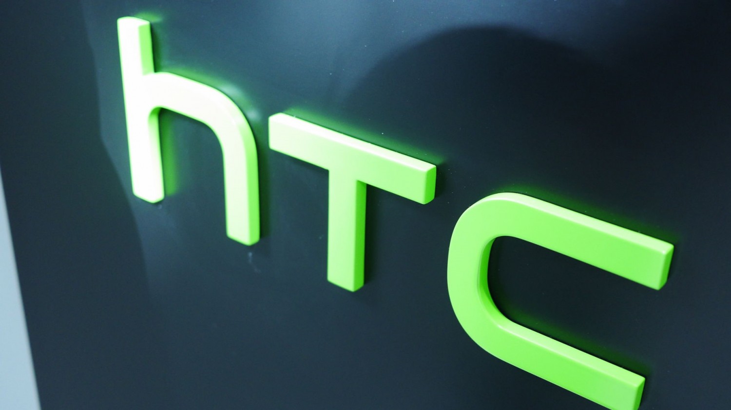 Под брендом HTC выйдут четыре смартфона с базовыми характеристиками