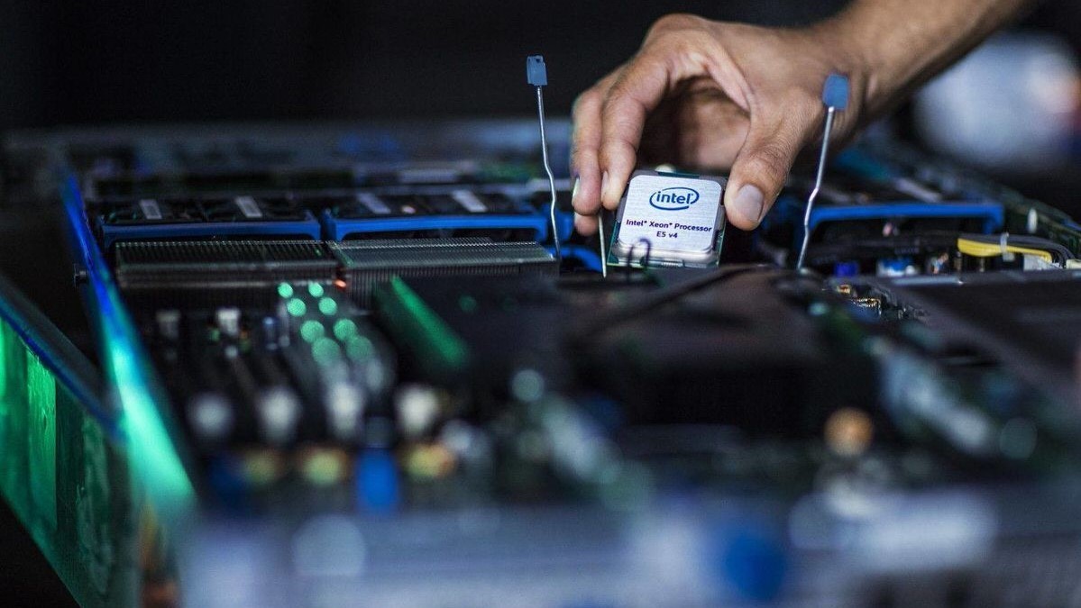 Intel анонсировала процессоры Xeon Cascade Lake-AP и Xeon E-2100