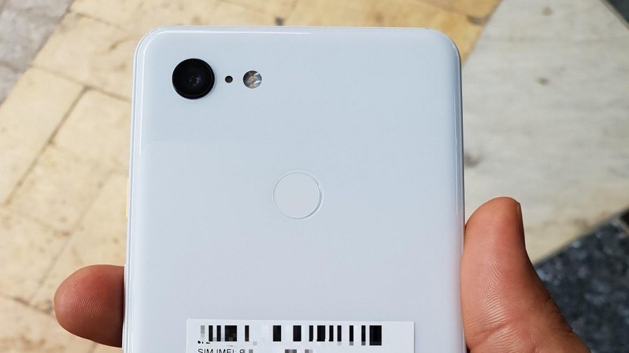 «Живые» фотографии Google Pixel 3 XL в белом цвете