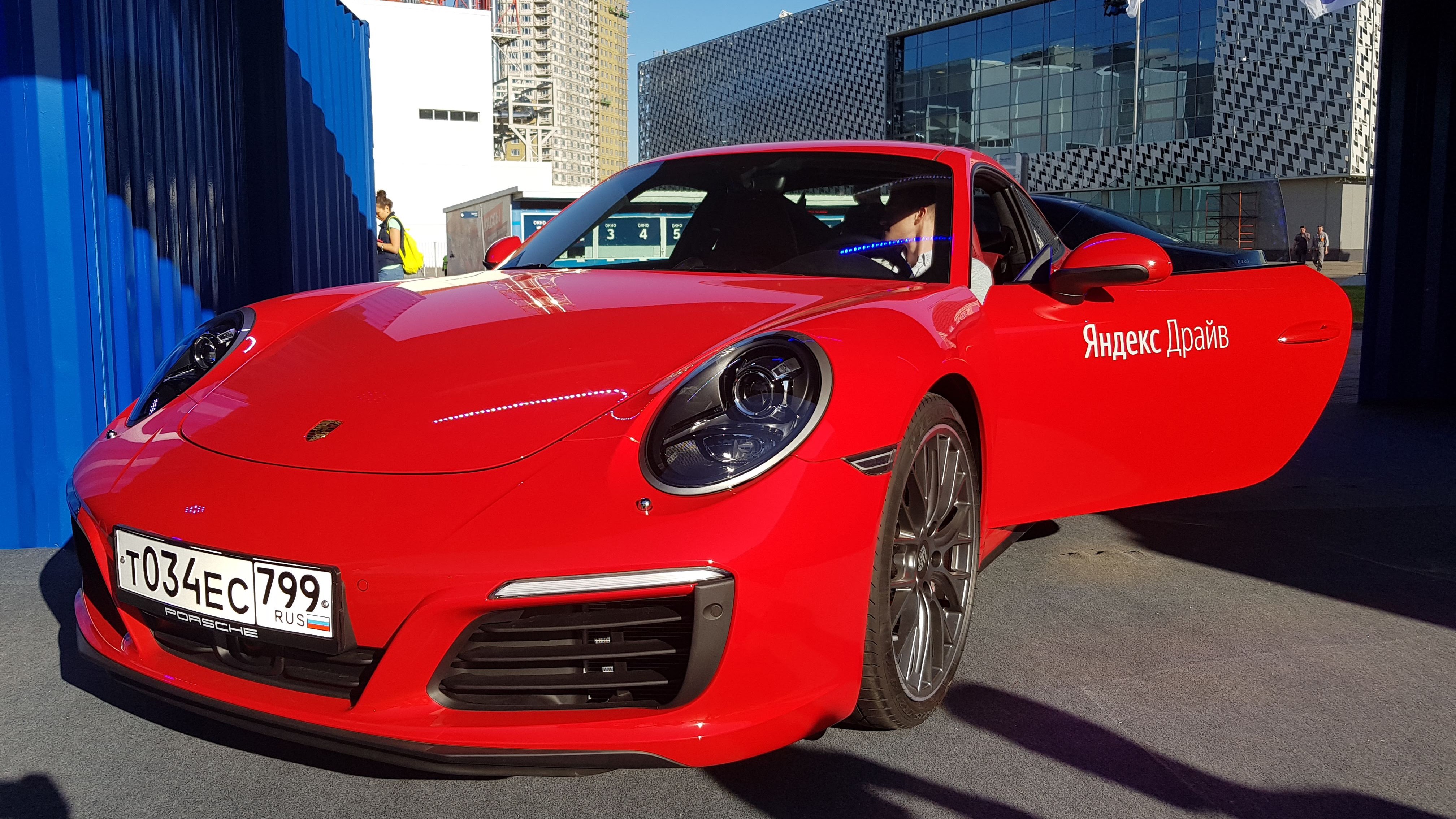 Автопарк «Яндекс.Драйв» пополнился Porsche Macan и 911 Carrera RS