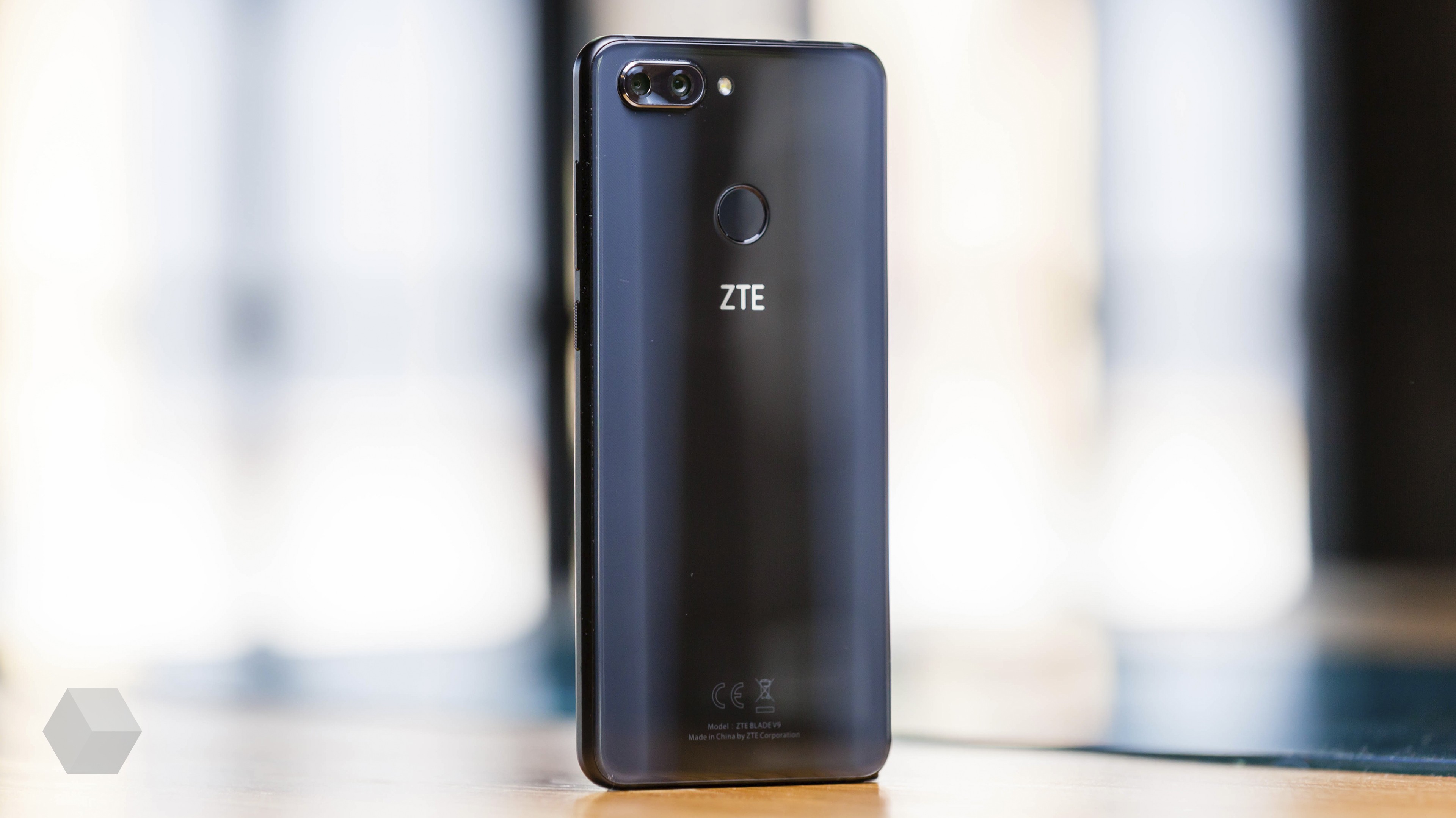 Обзор среднебюджетного ZTE V9 Blade