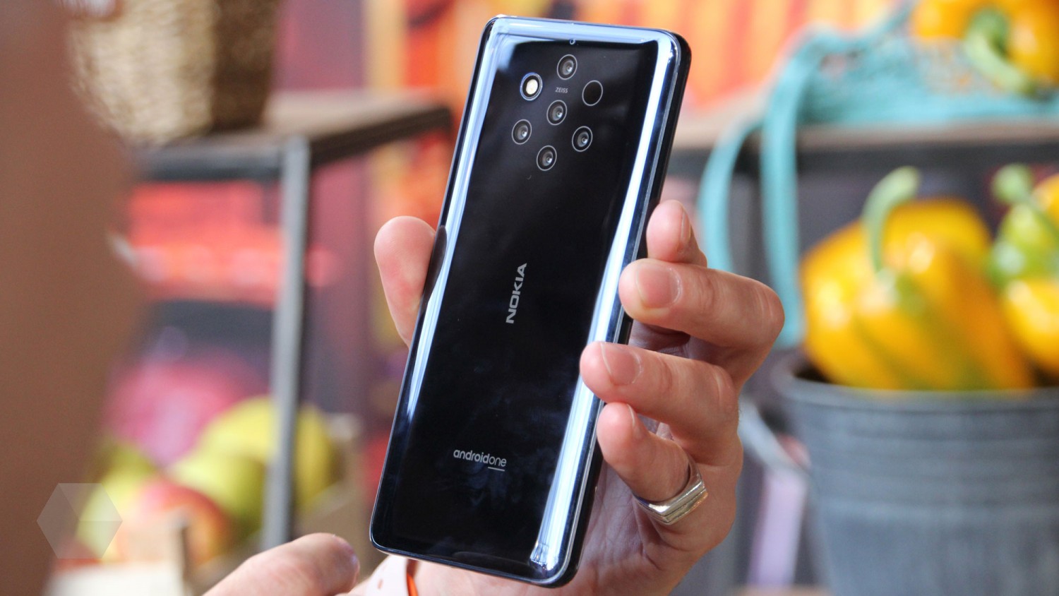 В России стартовали продажи Nokia 9 PureView