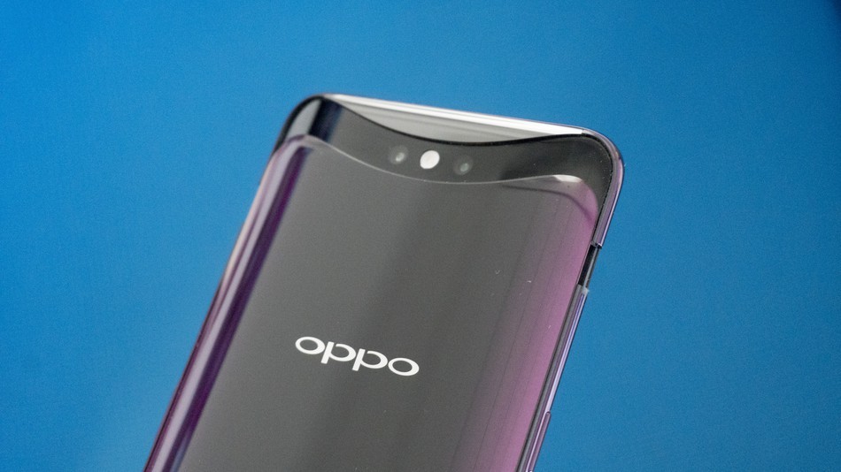 OPPO покажет первый складной телефон в феврале