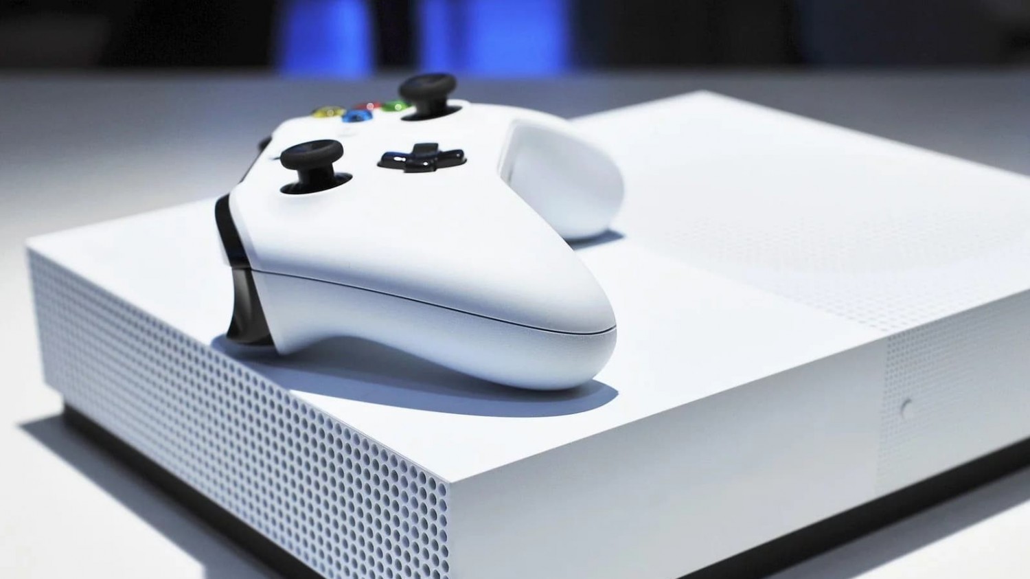 Microsoft перевыпустит консоль Xbox One S без оптического привода