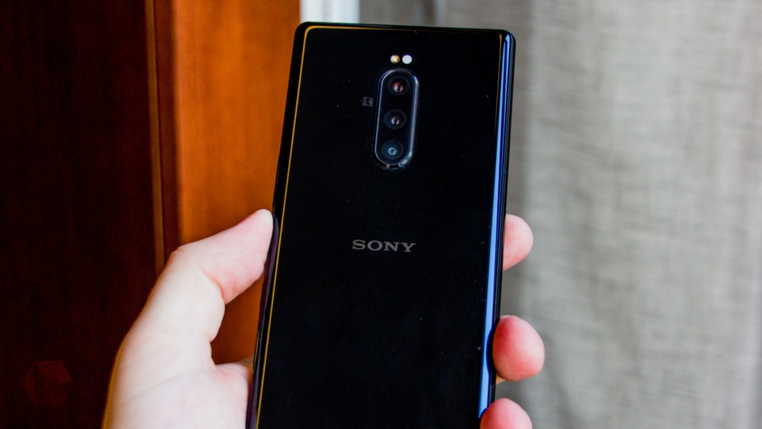 Sony закроет завод по производству смартфонов, чтобы сократить расходы