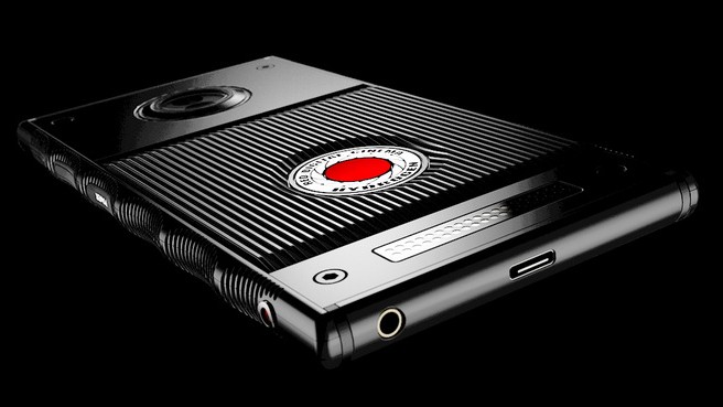 Продажи смартфона RED Hydrogen One начнутся этим летом