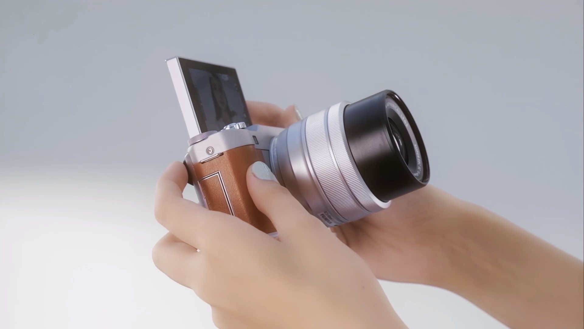 Fujifilm анонсировала беззеркальную компактную камеру X-A5