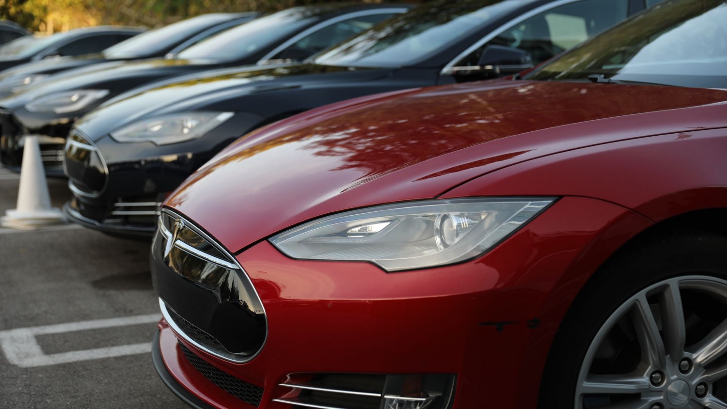 Tesla запустит сервис беспилотных такси в 2020 году
