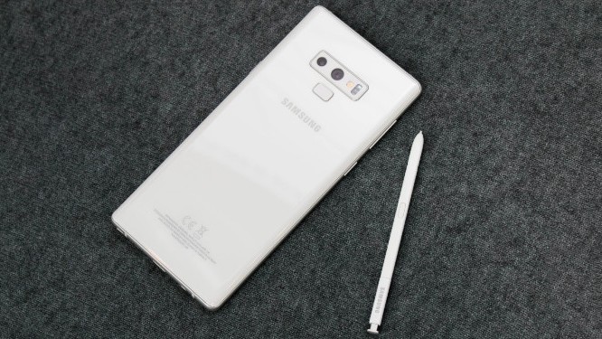 Фотографии Samsung Galaxy Note 9 в белом