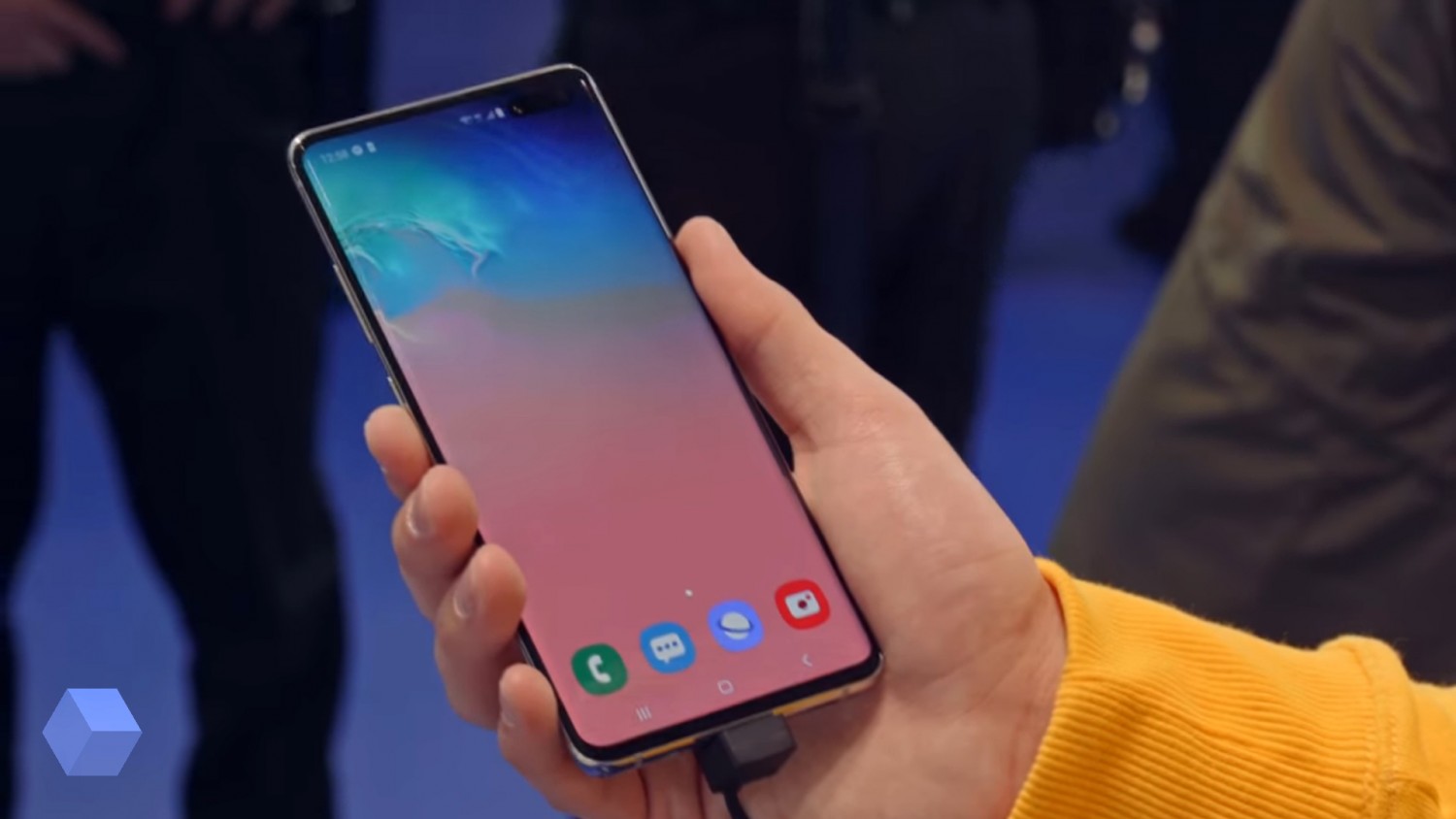 Официальные продажи и нативные обои Samsung Galaxy S10 5G