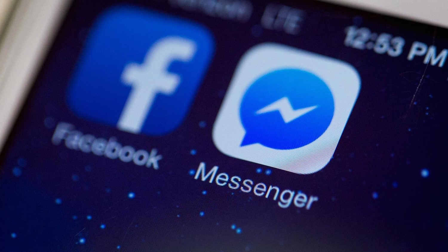 Facebook может вернуть чаты в основное приложение соцсети