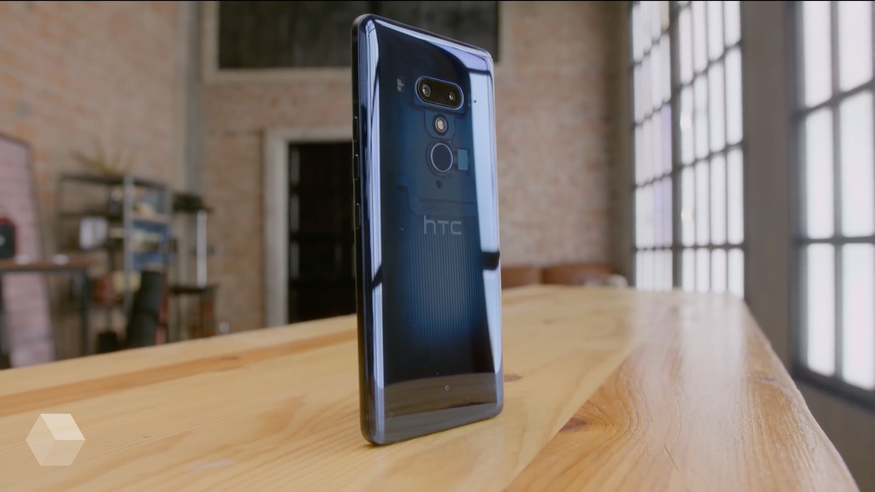 Блокчейн-смартфон от HTC выйдет 22 октября