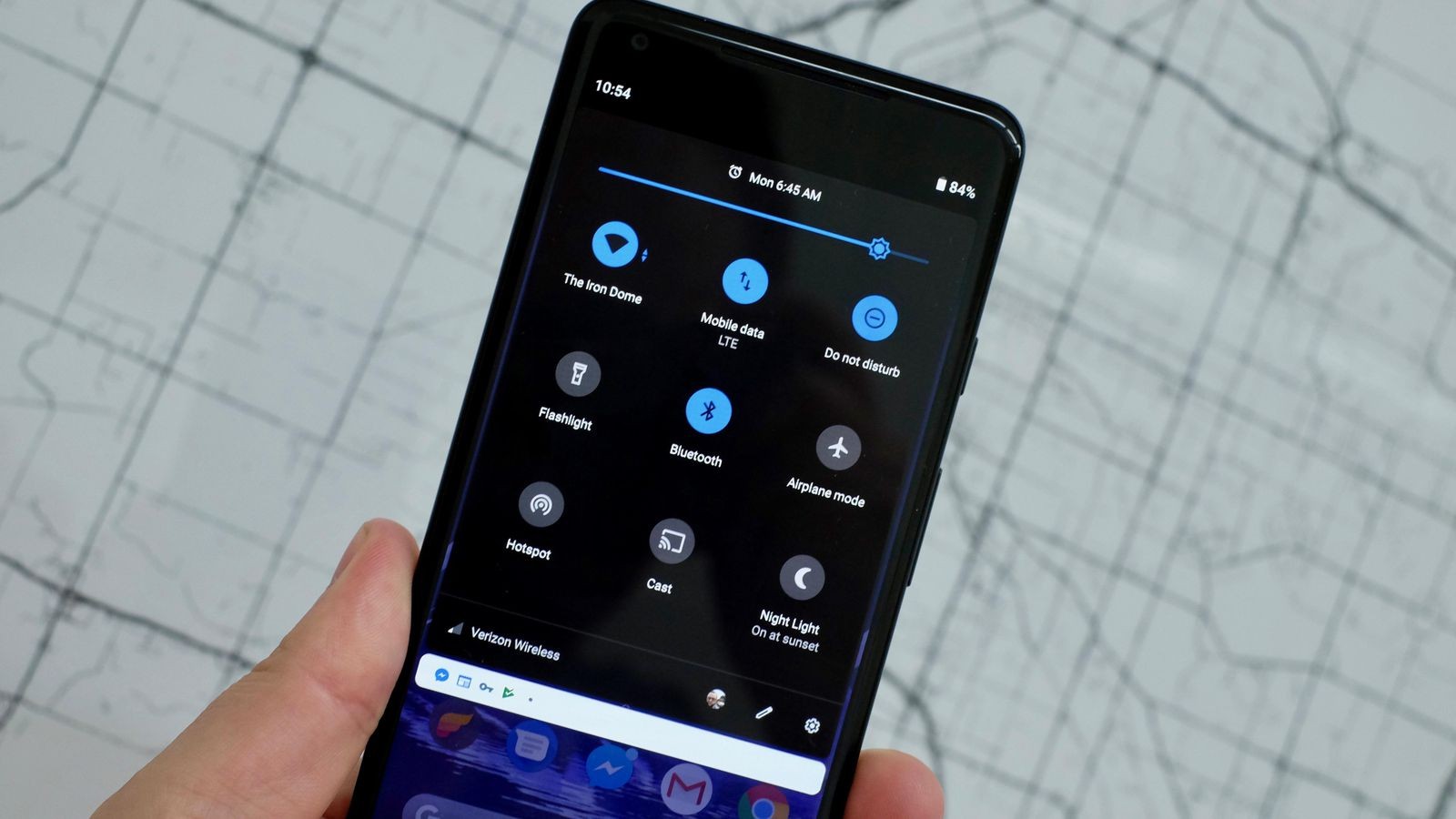 Android Pie автоматически включает тёмную тему в режиме энергосбережения