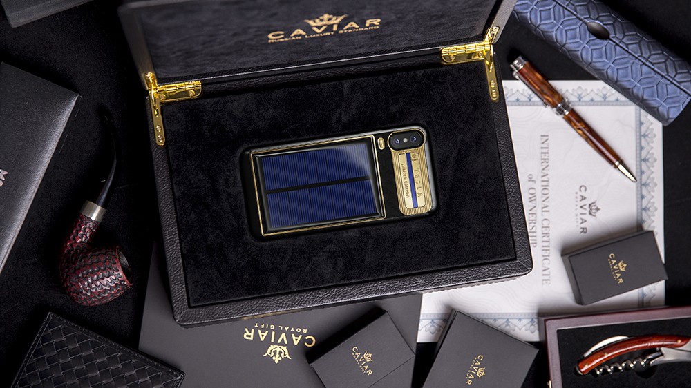 Caviar начала продажи iPhone X с солнечной батареей