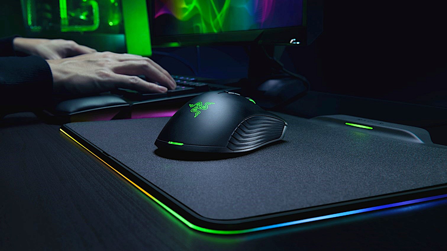 Razer научила коврик заряжать беспроводную мышь