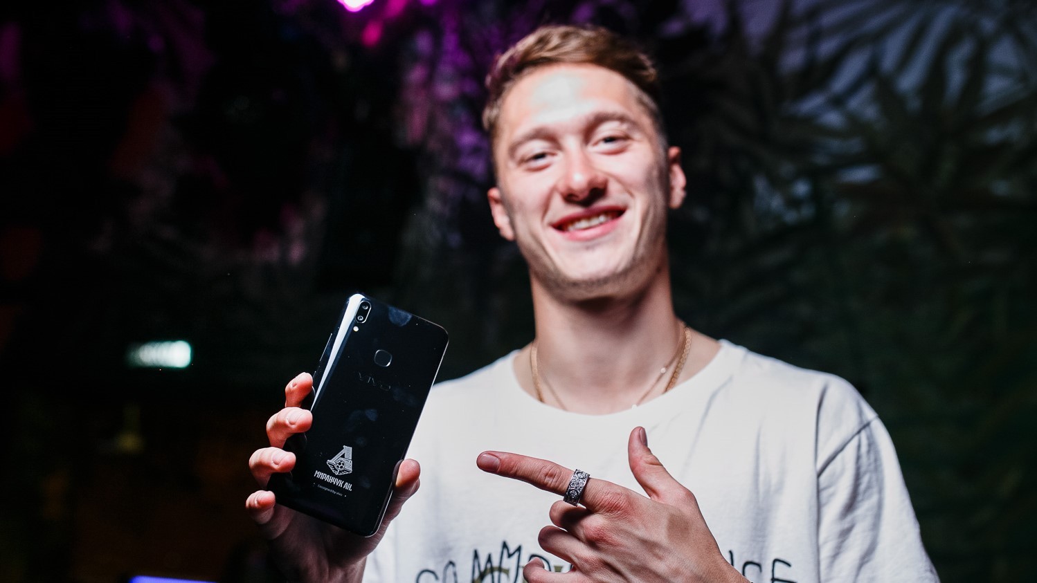 Старт продаж Vivo V9 Локомотив Limited Edition