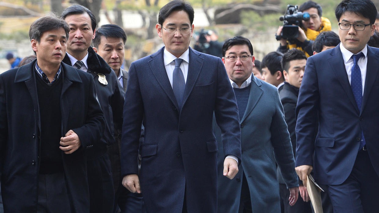 Прокуроры Южной Кореи запросили ордер на арест вице-президента Samsung
