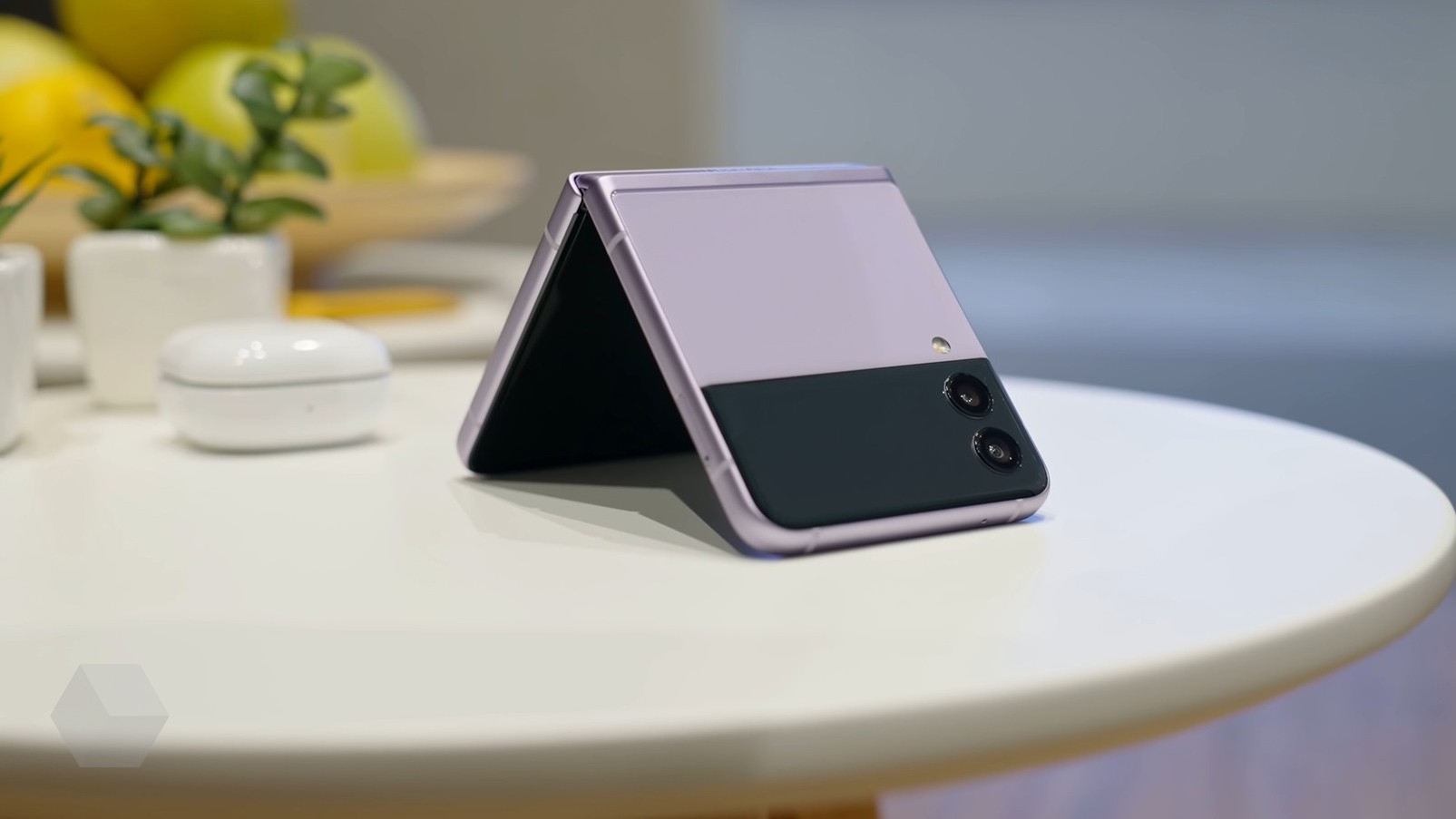 Samsung показала, как тестирует Galaxy Z Fold 3 и Flip 3 на прочность