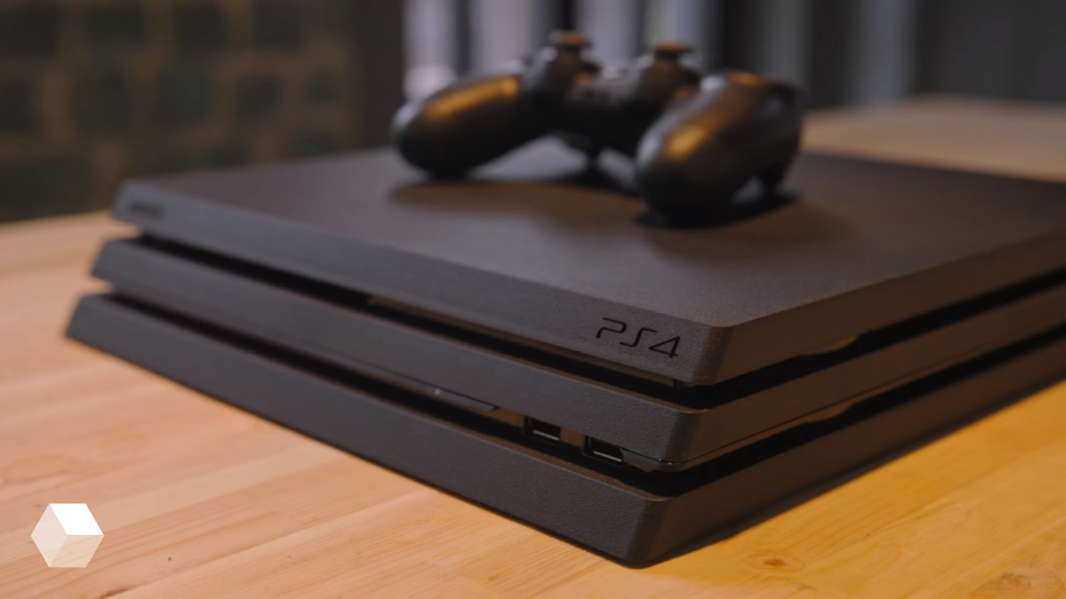 Скидки на PlayStation 4 и DualShock 4 в подарок в «М.Видео»