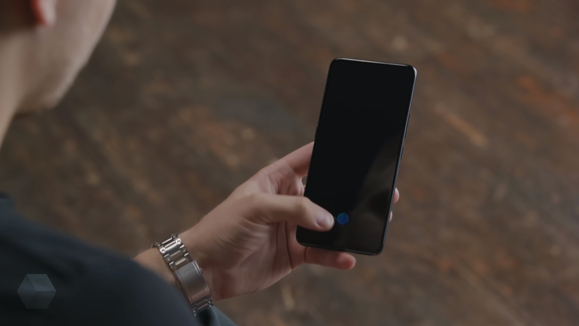Глава Xiaomi показал сканер отпечатков пальцев под дисплеем нового поколения
