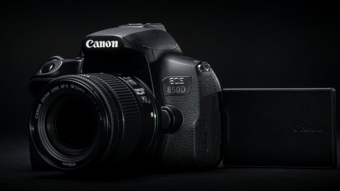 Canon анонсировала компактную зеркальную камеру EOS 850D