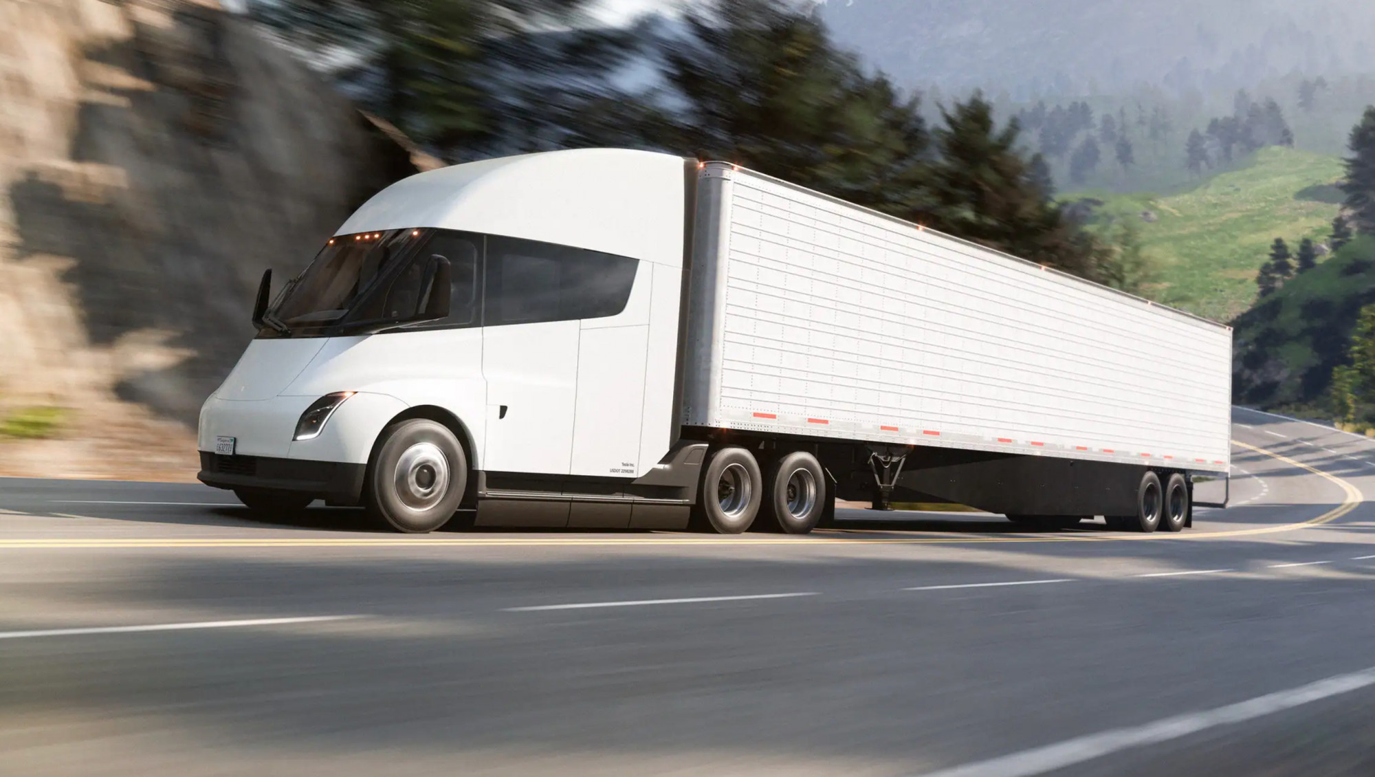 Tesla Semi проехал 800 километров без подзарядки при полной загрузке