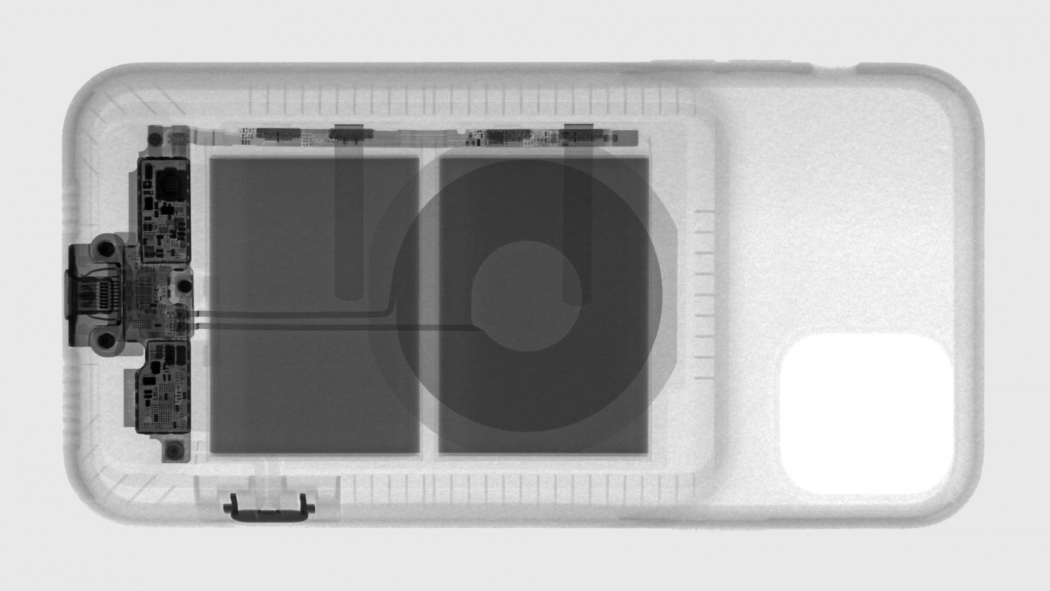 iFixit показала внутренности Smart Battery Case для iPhone 11 при помощи рентгена