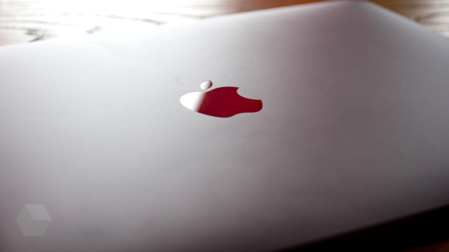 В iPad и MacBook может появиться встроенная беспроводная зарядка