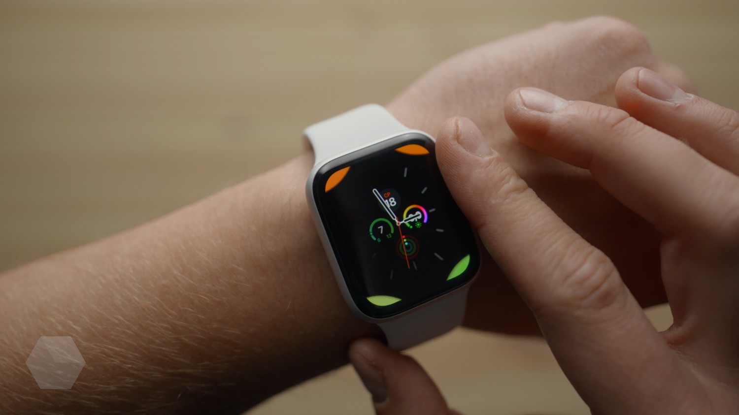 СМИ: новые Apple Watch получат датчик Touch ID, встроенный в колёсико Digital Crown