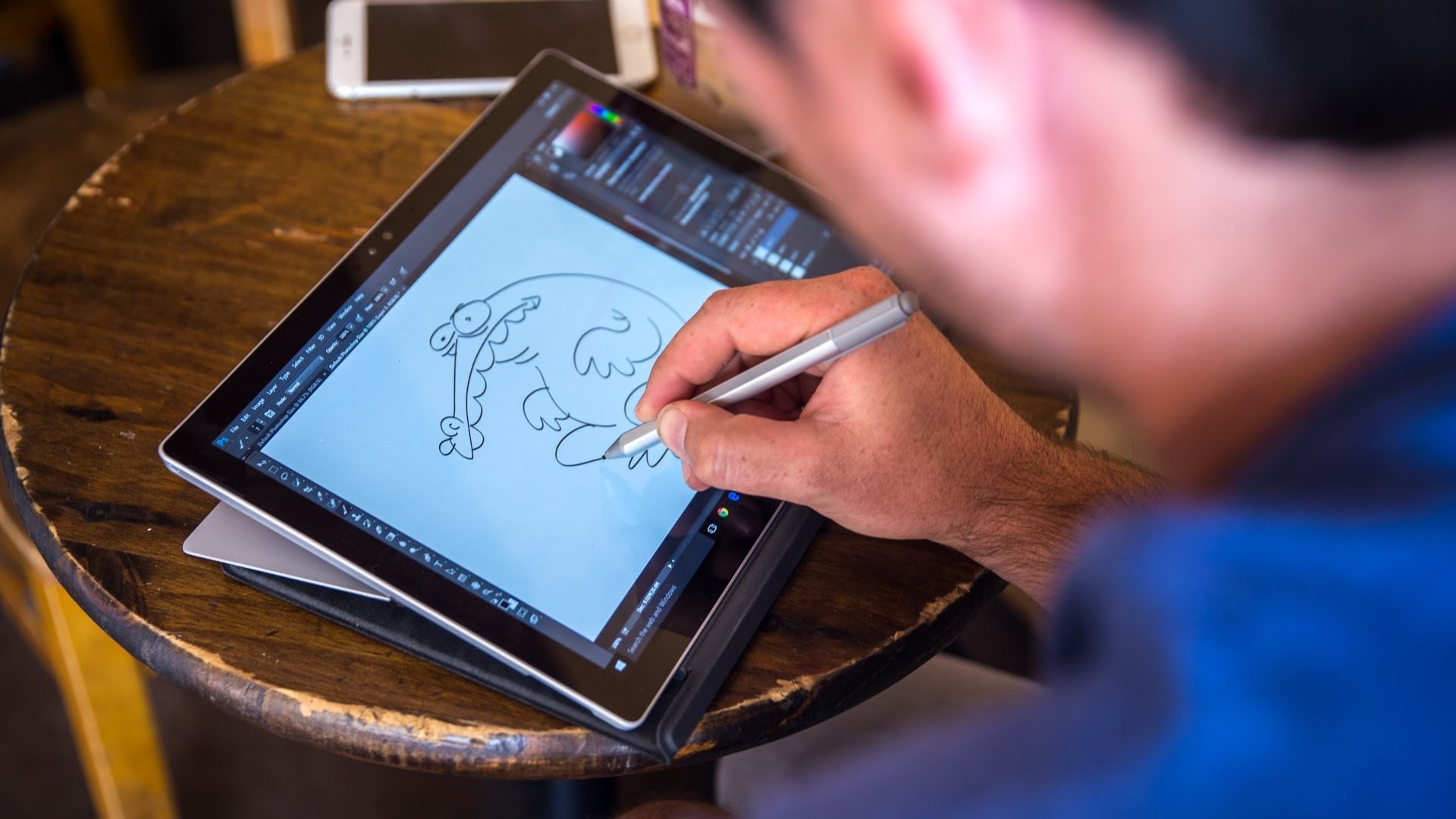 Microsoft разрабатывает бюджетные Surface для конкуренции с iPad