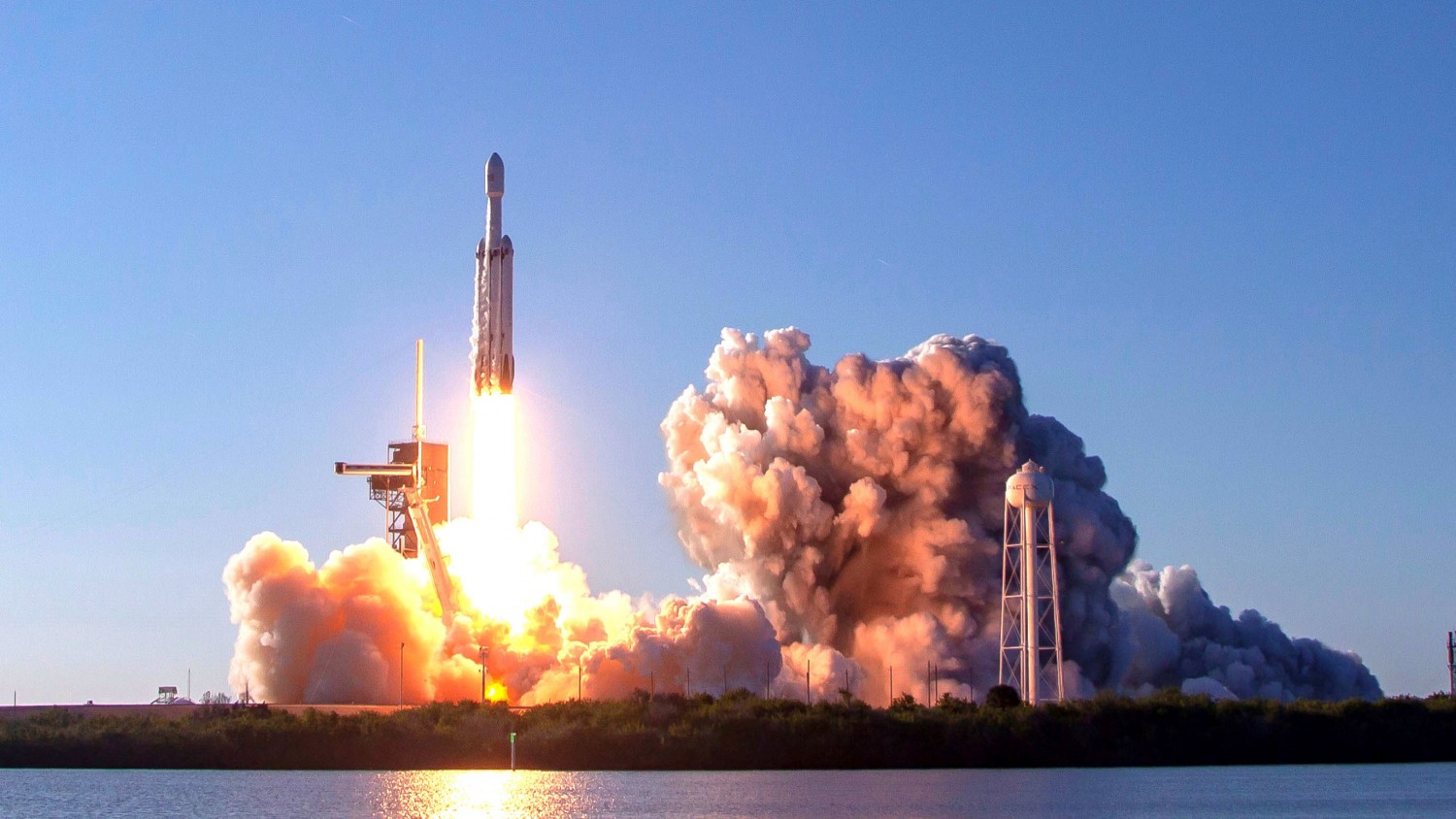 SpaceX запустит в космос останки 152 людей