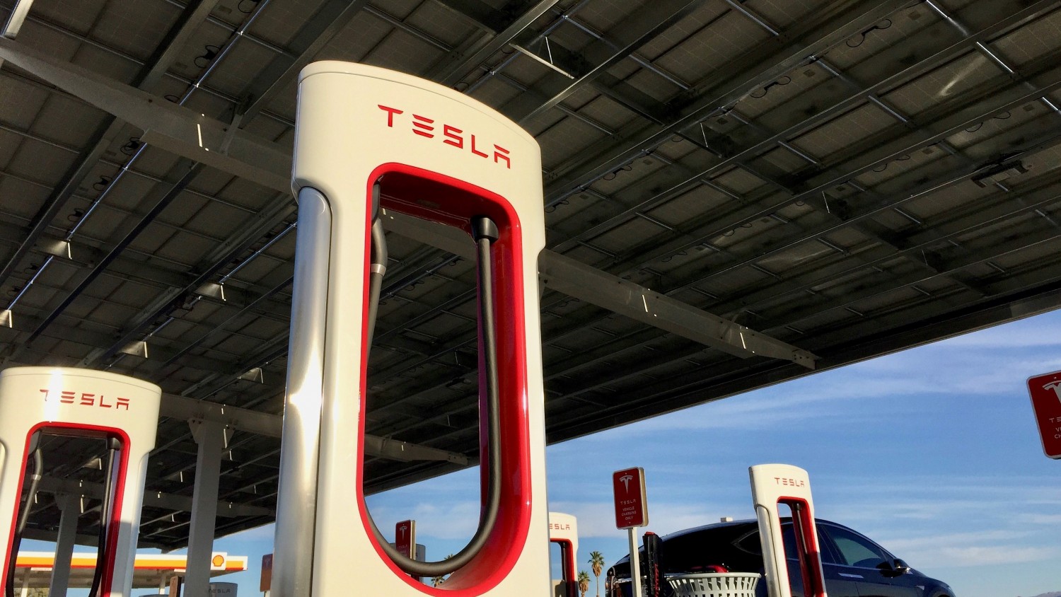 Tesla Supercharger 3 зарядит электромобили ещё быстрее