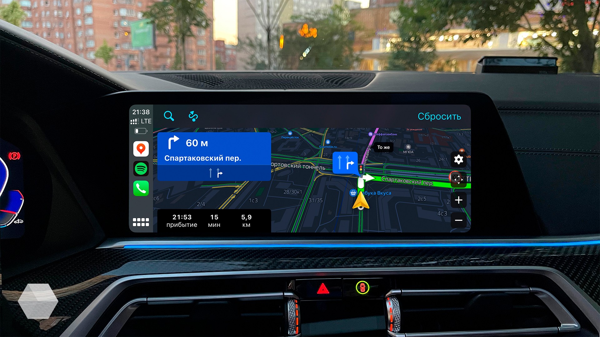 Обзор «Яндекс.Карт» и «Навигатора» в Apple CarPlay и Android Auto