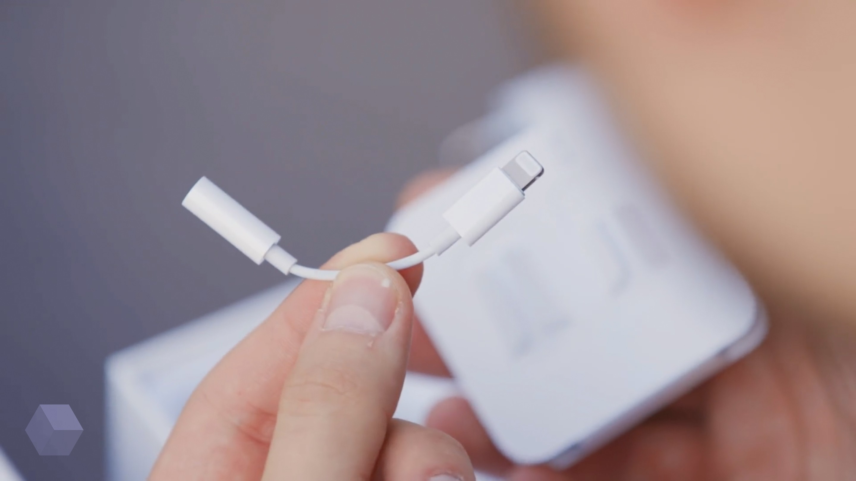 Apple перестанет класть адаптер для наушников в коробку с iPhone
