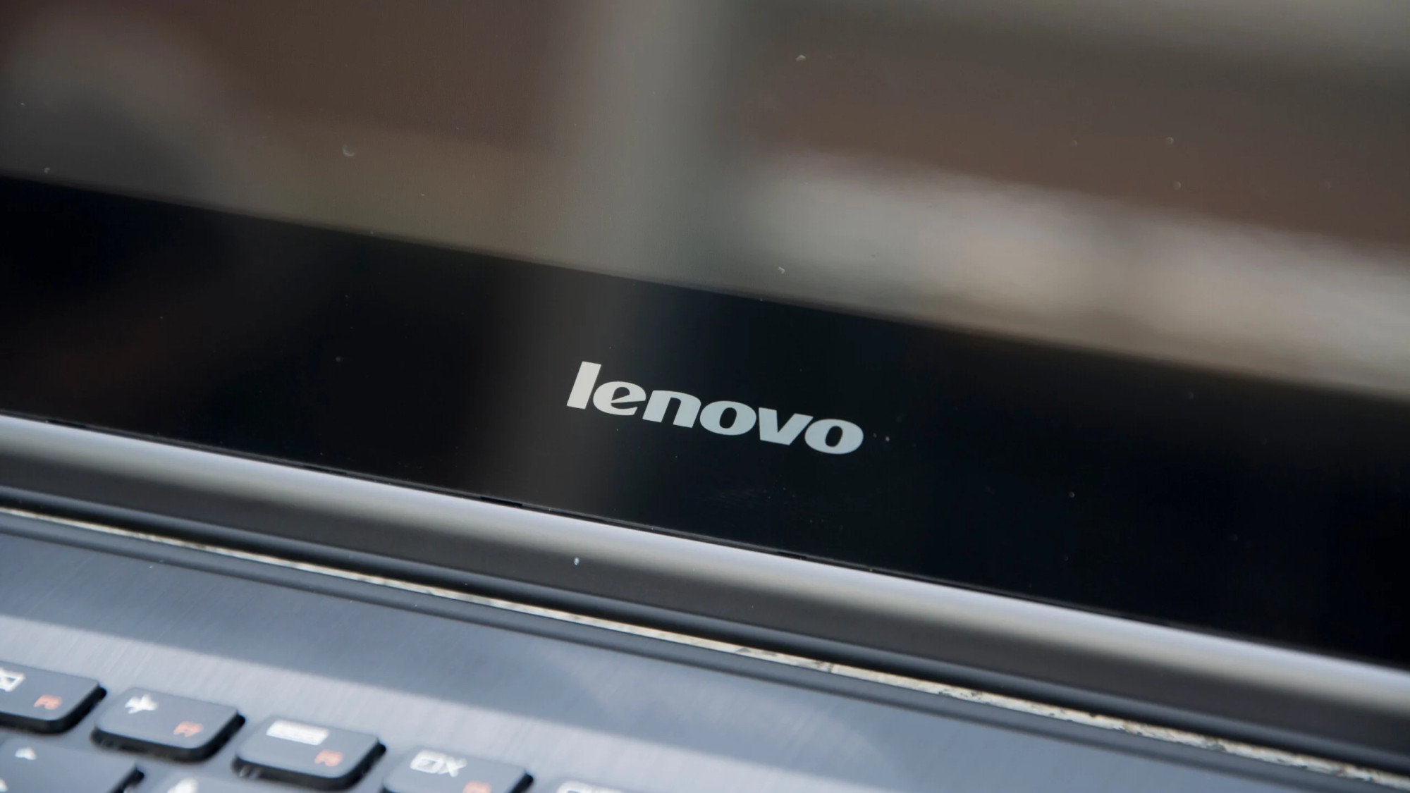 СМИ: Lenovo готовит ноутбук с прозрачным дисплеем