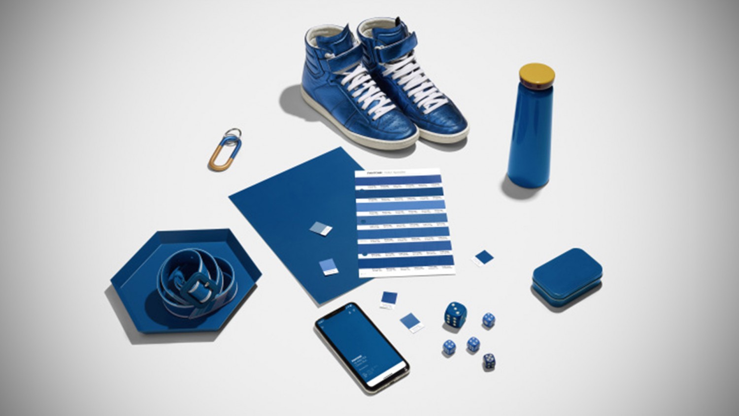 Институт Pantone назвал «классический синий» цветом 2020 года