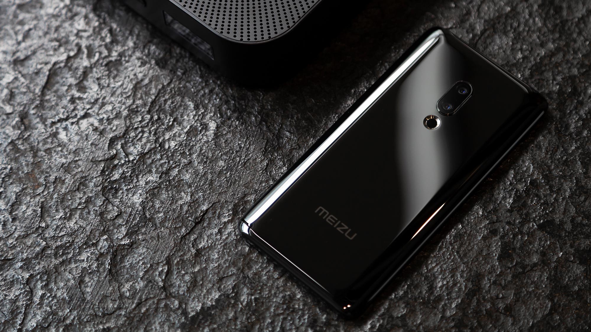 Meizu ZERO — первый смартфон без разъёмов и кнопок
