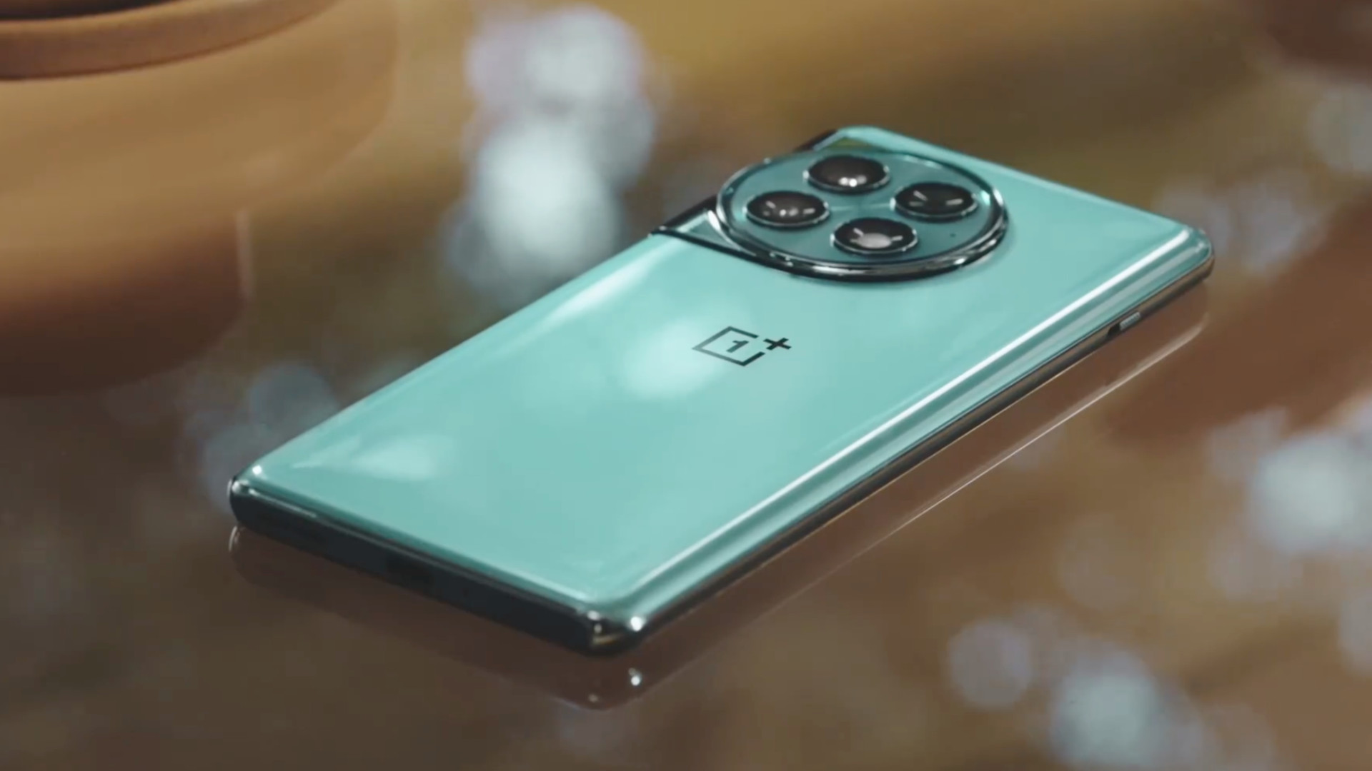 Дисплей OnePlus Ace 2 Pro сможет точно обрабатывать нажатия под дождём -  Rozetked.me