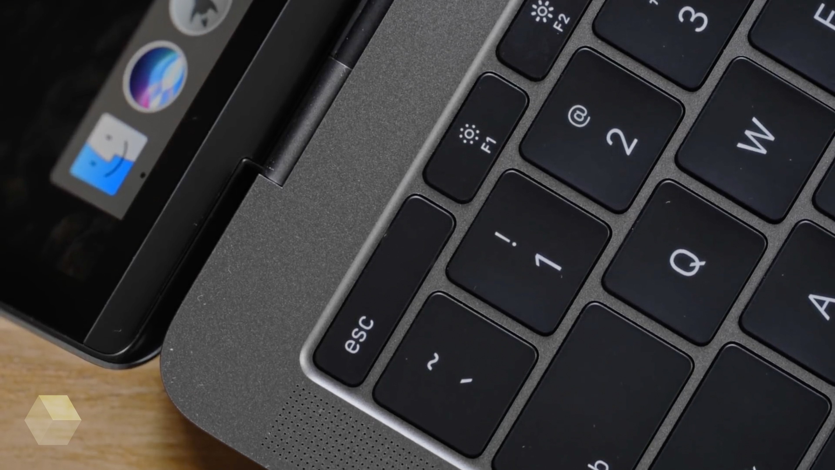 Apple бесплатно починит клавиатуру некоторых MacBook