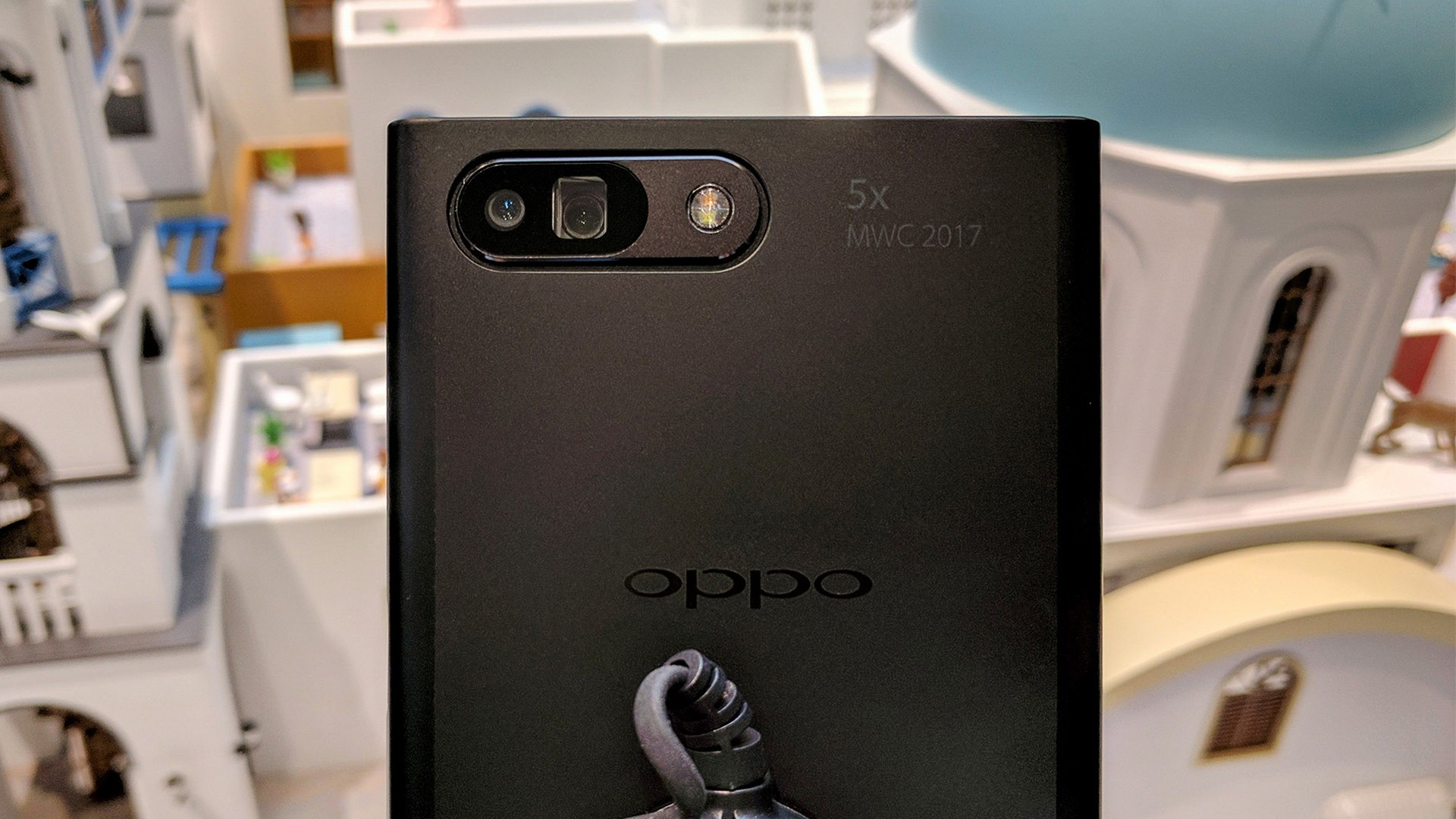 OPPO представит технологию 10-кратного зума для смартфонов