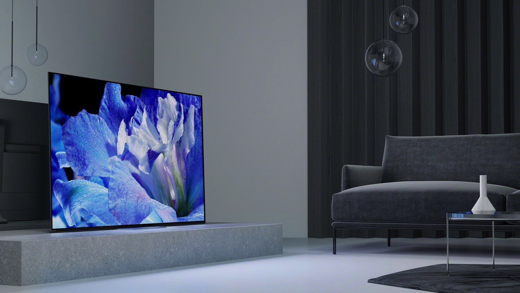 Новинки видео от Sony: OLED-телевизор со звуком из экрана и проектор за $30К