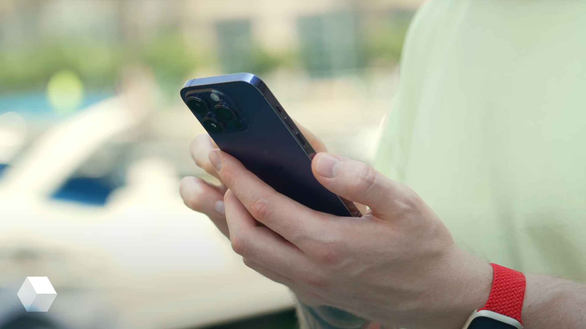 Куо: iPhone 15 Pro получит ёмкостные боковые кнопки с вибромоторами ...