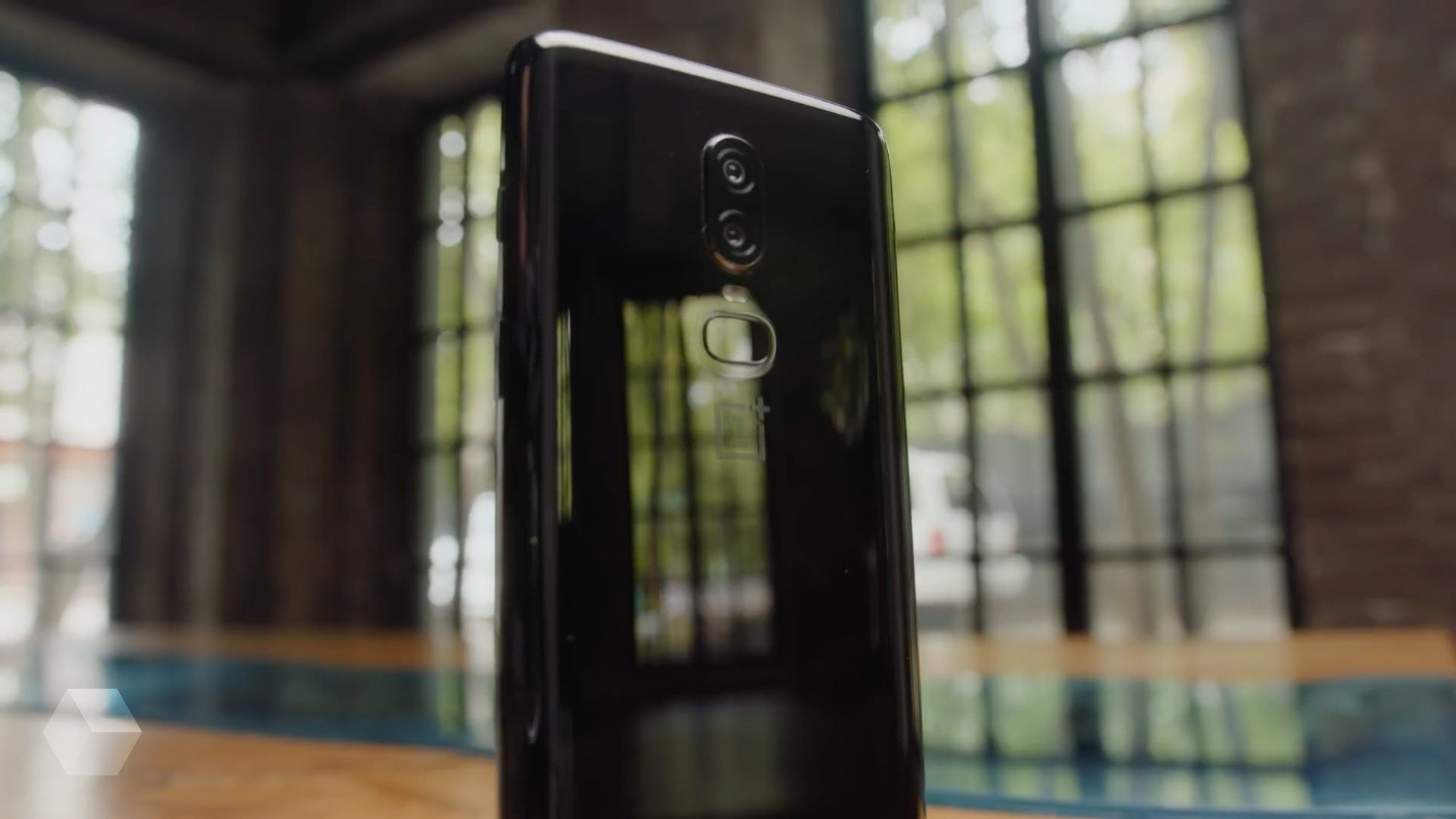 У OnePlus 6T не будет тройной основной камеры