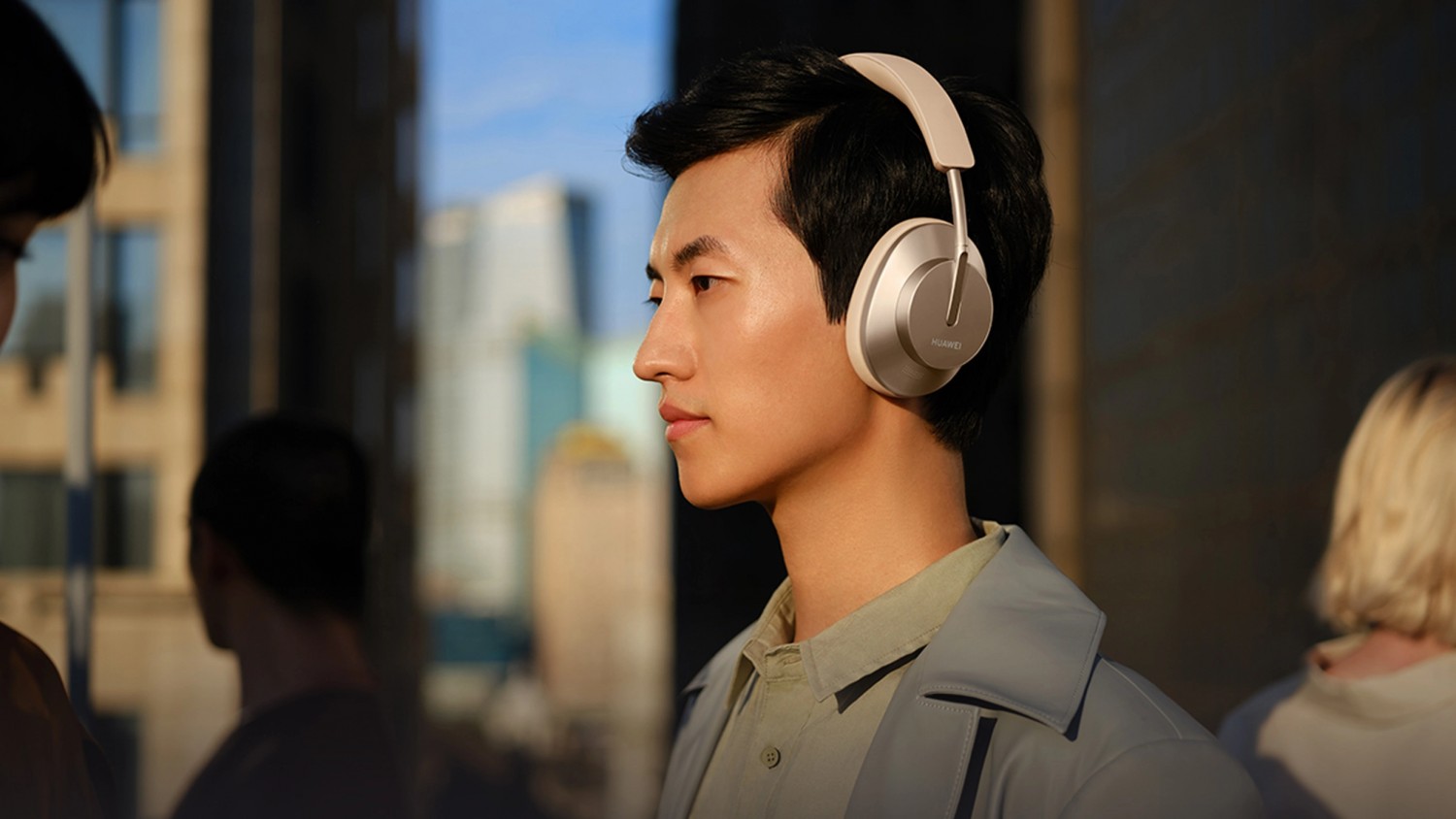 Huawei представила полноразмерные наушники Freebuds Studio с активным шумоподавлением
