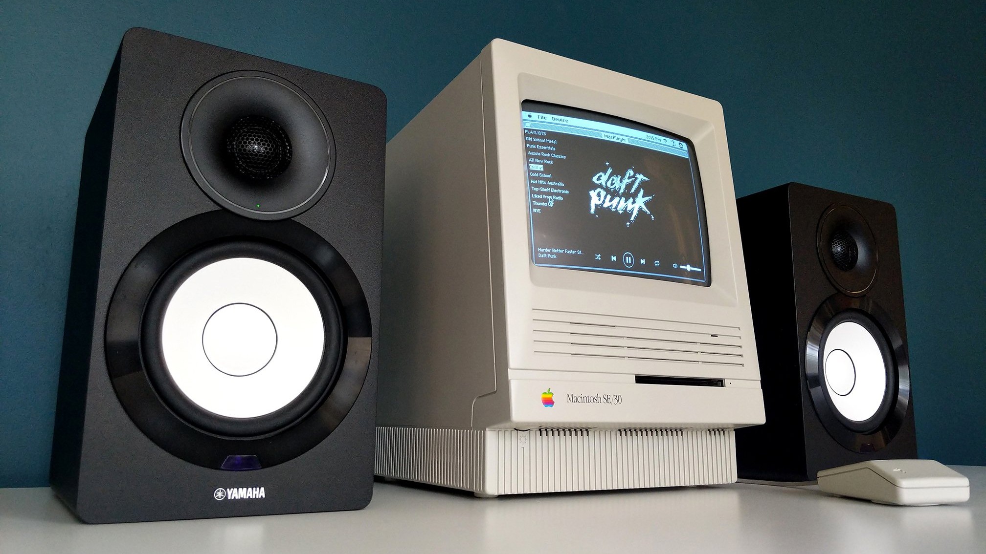 Spotify запустили на Macintosh SE 1990 года выпуска