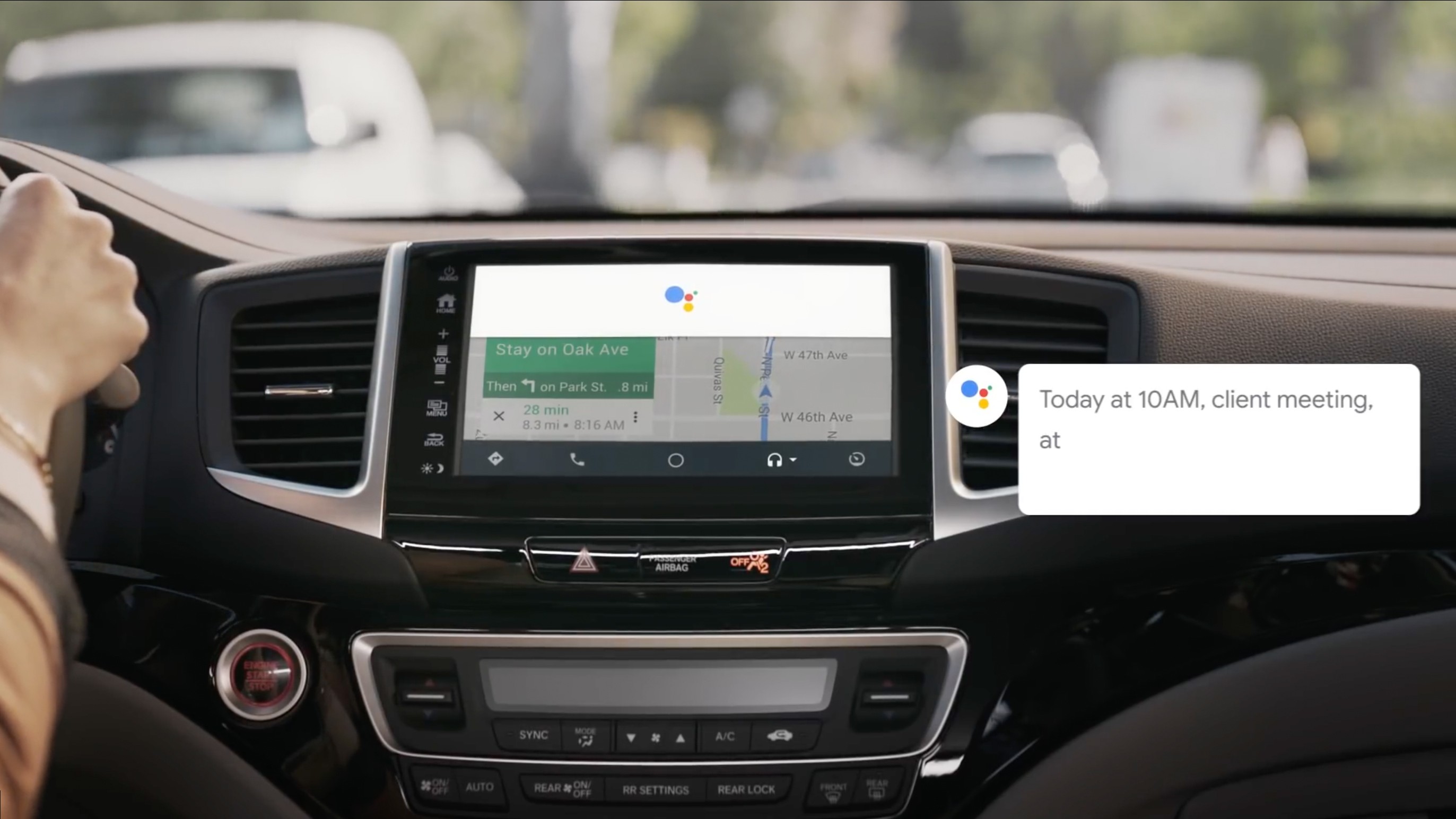 Ассистент Google появился в Android Auto