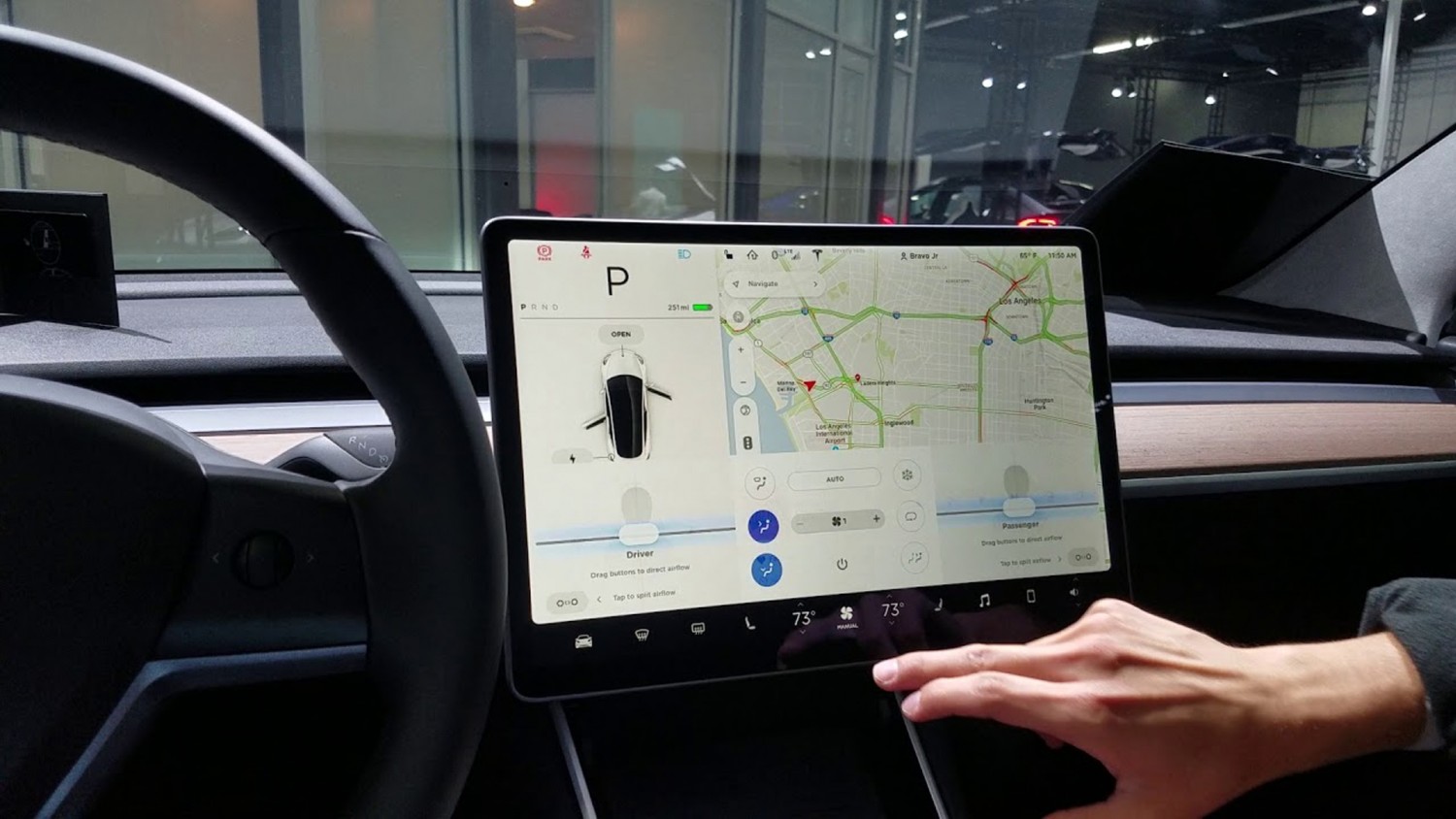 Экран Tesla model 3