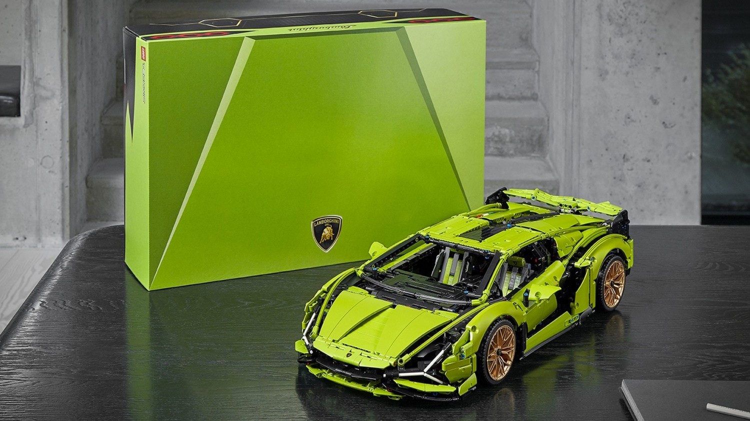 Lamborghini и LEGO представили игрушечную модель Lamborghini Sian