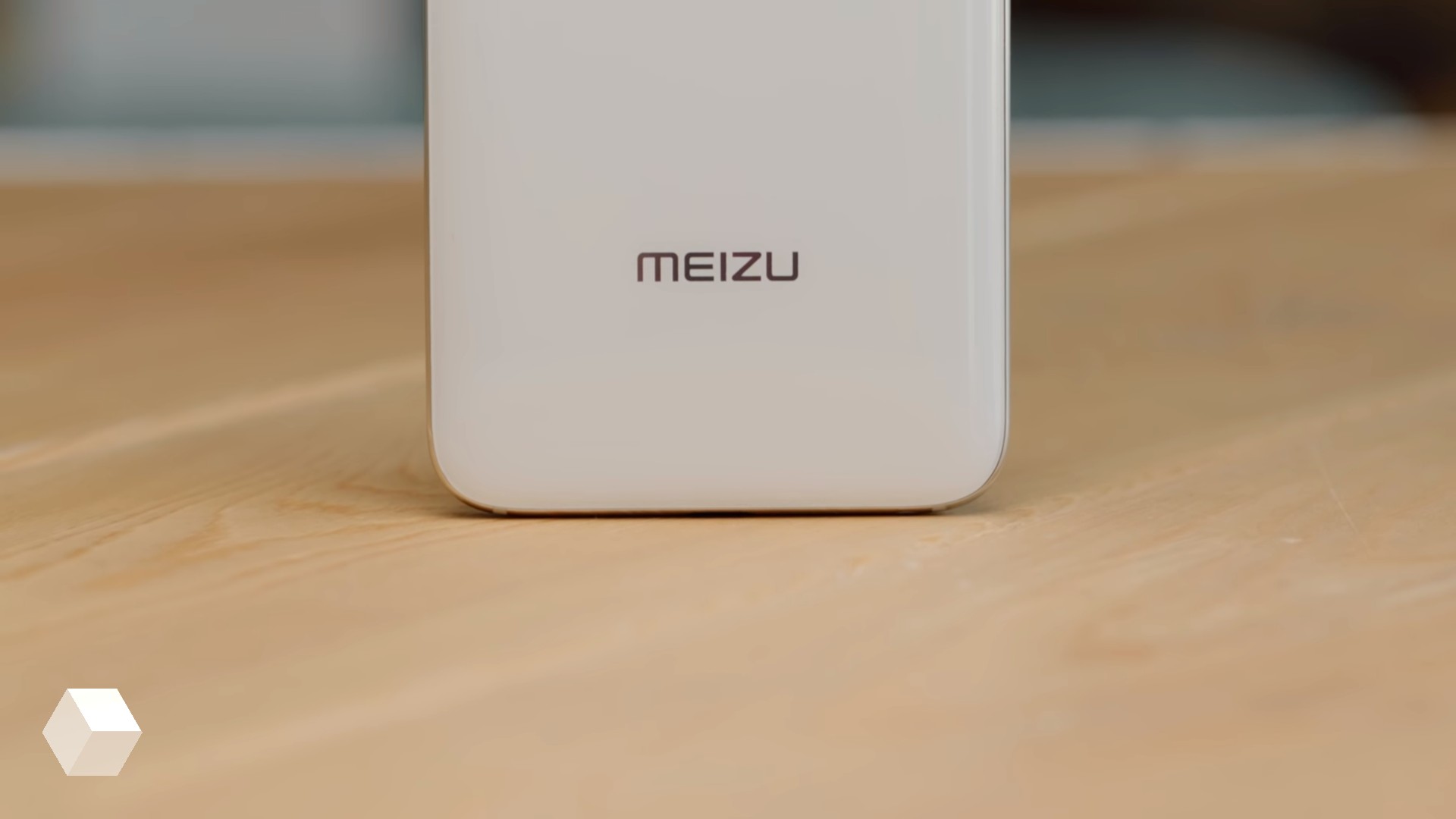Meizu приглашает на презентацию первого в мире «бездырочного» смартфона