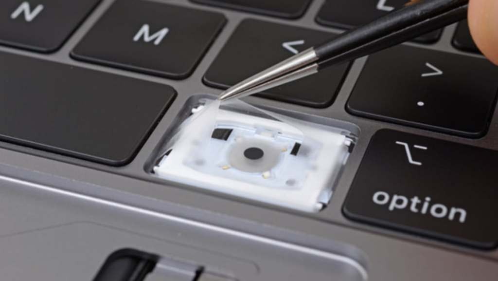 iFixit: Apple исправила проблему с «залипанием» клавиатуры в MacBook